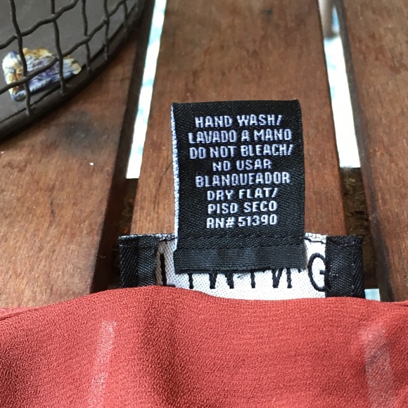 Timing rust color long sleeve top with keyholes - Picture 5 of 9